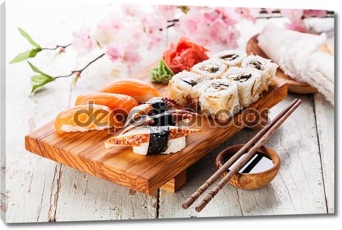 сашими и рулоны суши