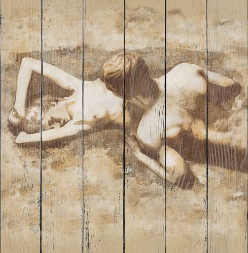 Девушка и мужчина на песке