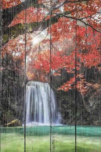 Водопад Эраван в красными деревьями