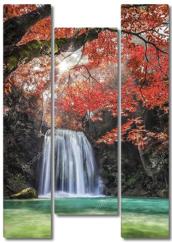 Водопад Эраван в красными деревьями