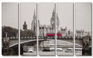 Ламбетский мост с красным автобусом в Лондоне