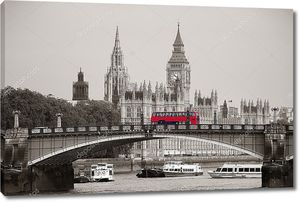 Ламбетский мост с красным автобусом в Лондоне