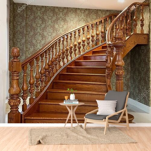 Деревянная лестница в особняке