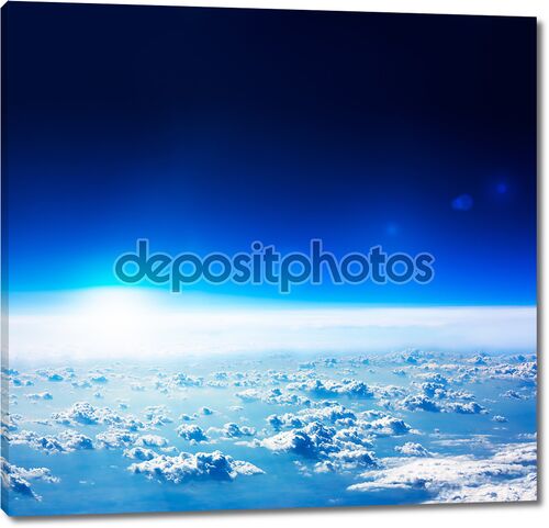 Вид земли из космоса с облаками