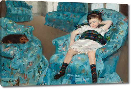 Маленькая девочка в голубом кресле