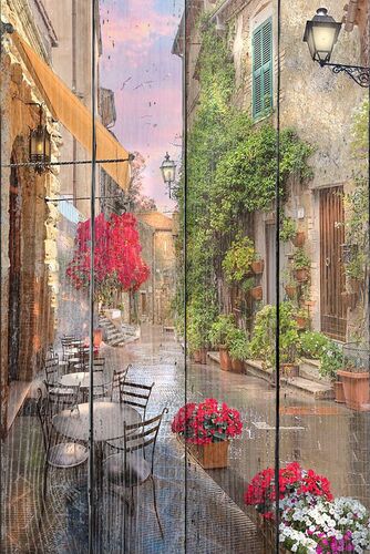Уличное кафе во время дождя