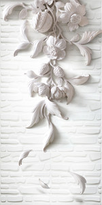 Гипсовые 3D цветы на каменной стене