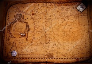 Старинные карты и компас
