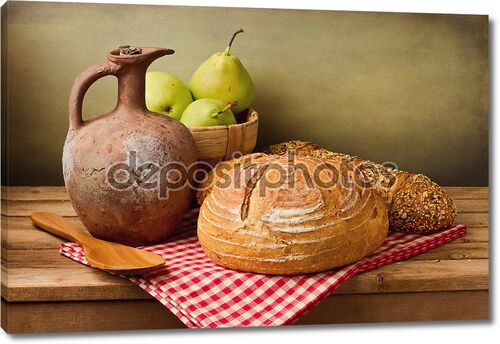 Классический Натюрморт со свежим хлебом и старинный кувшин