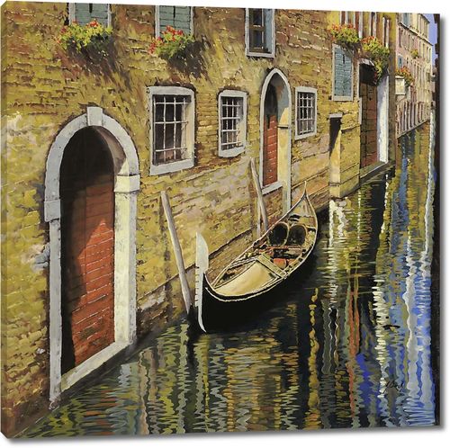 Венеция, лодочки в канале