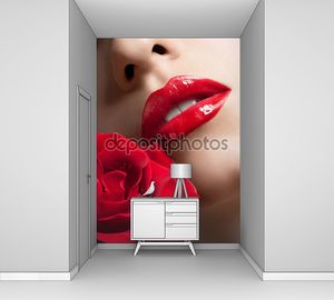 Сексуальная женщина красные губы