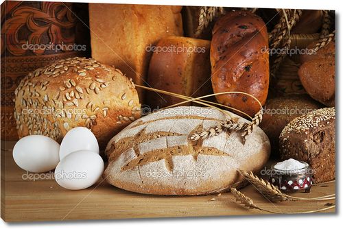 Натюрморт с различным ржаным хлебом