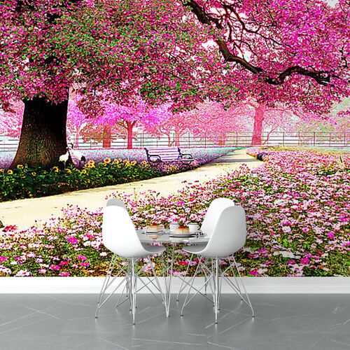 Розовая аллея в парке