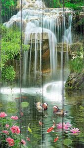 Утки-мандаринки у водопада