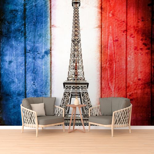 Эйфелева башня на фоне флага Франции