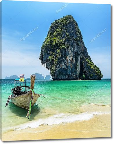 Лодка на пляже Таиланда