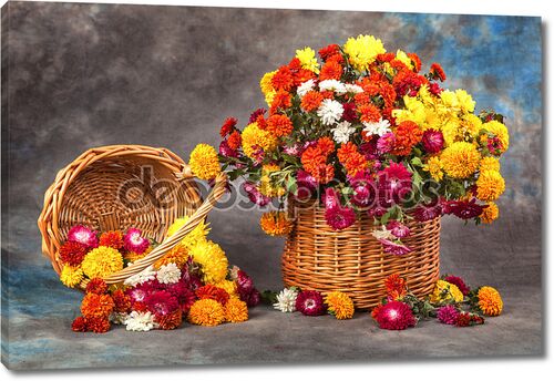 Натюрморт с корзиной красивых цветов