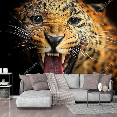 Рычащий леопард