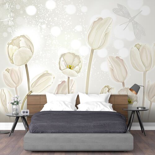 Белые тюльпаны со стрекозой