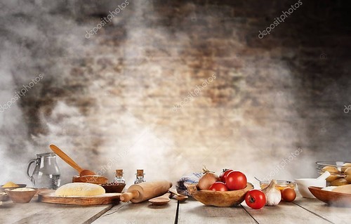 Выпечка ингредиенты на деревянный стол
