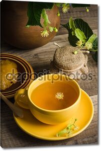 Натюрморт с Липовый чай и мед