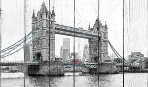 Лондонский Тауэрский мост в черно-белых тонах