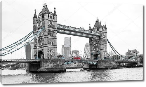 Лондонский Тауэрский мост в черно-белых тонах