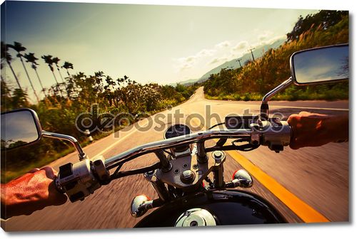 На мотоцикле по шоссе