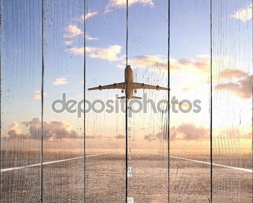 самолет на взлетно-посадочной полосы