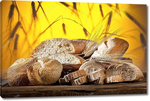Нарезанный хлеб с колосьями