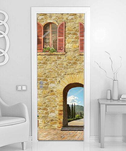 Стена итальянского дома с аркой