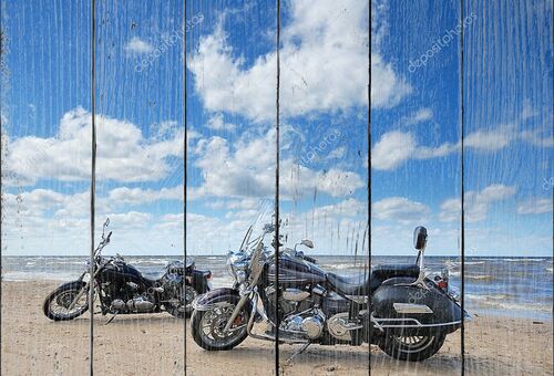 Два мотоцикла на берегу Балтийского моря