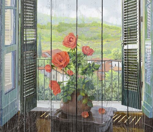 Розы в вазе на окне
