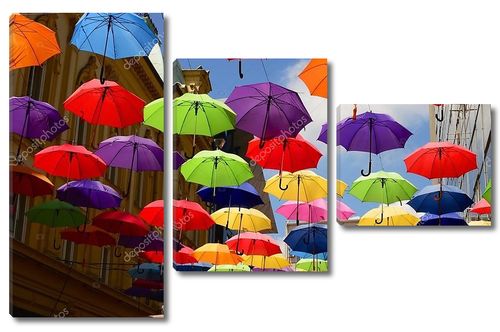 Красочные зонтики на улице