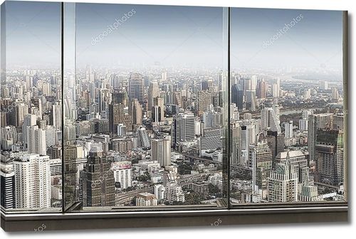 Панорамный вид окна и хороший большой город