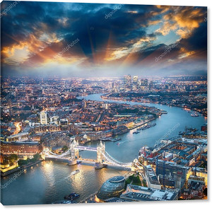 Лондон, аэрофотоснимок башен моста в сумерках