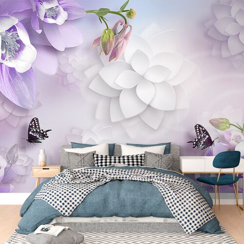Фиолетовые цветы и бабочки