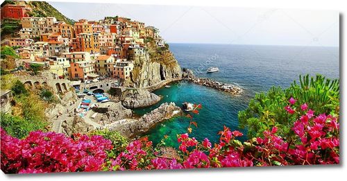 Красивая итальянская деревня на побережье