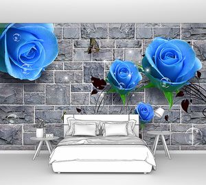 Каменная стена с синими розами
