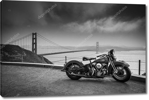Старинный мотоцикл у мост Золотые Ворота