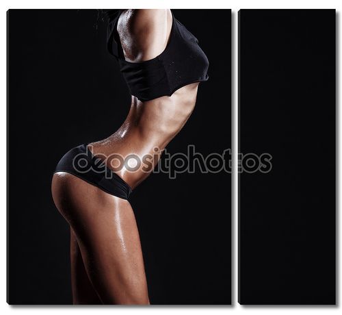 молодой мускулистый фитнес девушка брюнетка позирует на черном фоне. женщина фитнес в Спортивная одежда с тела идеальный Фитнес