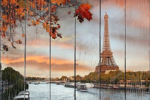 Эйфелева башня с лодки в Париже