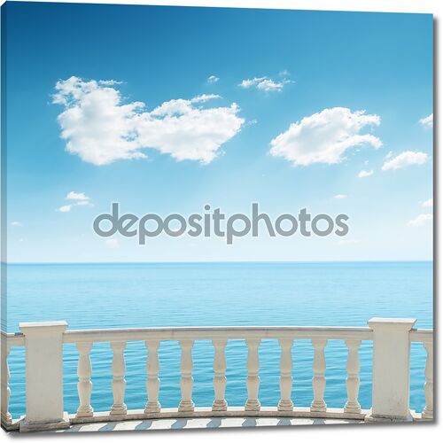 Вид на море и небо с балкона