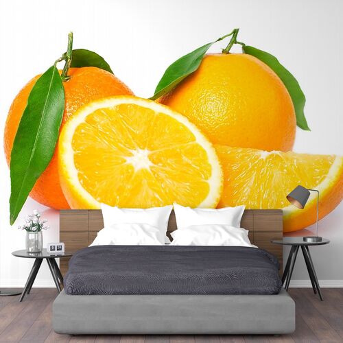 Сочные апельсины с листиками