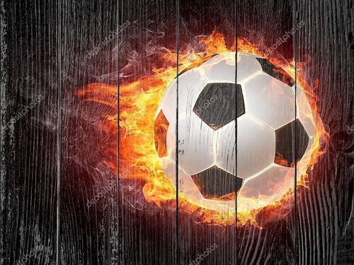 Футбольный мяч охвачен огнем