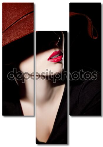 Красивая женщина в шляпе и красными губами
