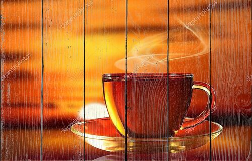 Чашка горячего чая на закате