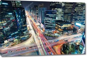 Ночной трафик скорости через перекресток в Сеуле