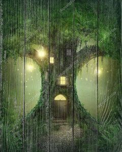 Сказочное дерево с дверью