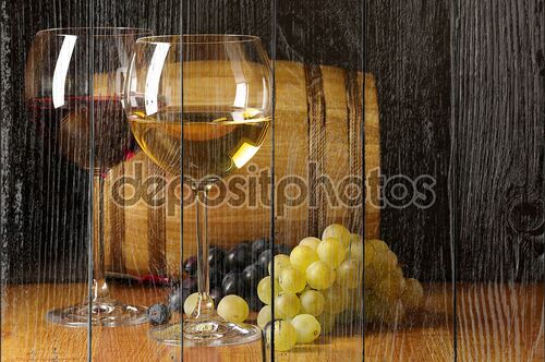 Вино, виноград на столе